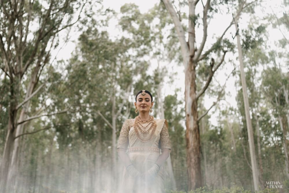 Keerthana & Anjan, Bhoganandishwara Temple, Nandi Hills, photograph 1