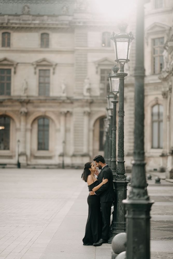 Nireeksha & Vibhu, The Louvre and the Eiffel Tower, Paris, photograph 23